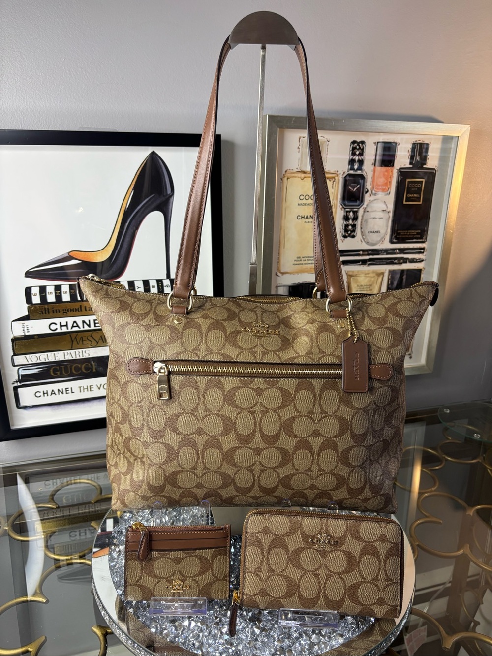 Coach 2020 Gallery Tote Bag in Signature Canvas w/ 2 matching wallets EUC
